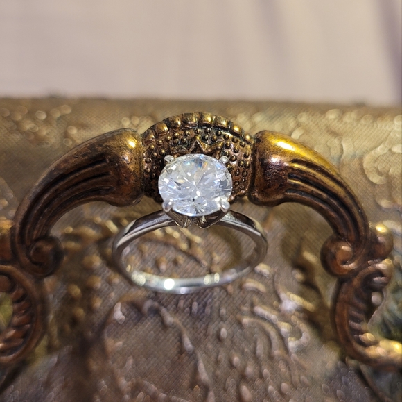 Sterling silver solitaire engagement ring - Picture 5 of 12